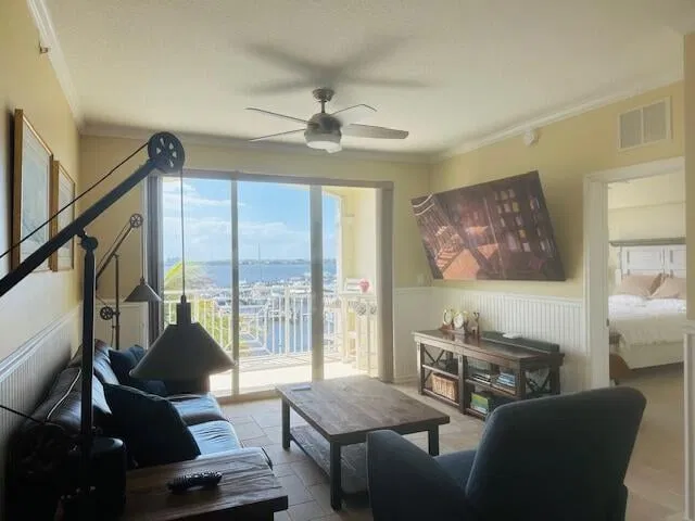 Harborage Yacht Club Unit 403 photo 3
