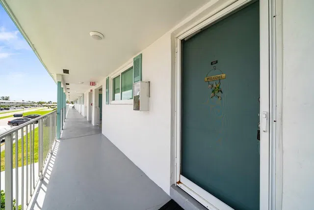 Unit 207 photo 3