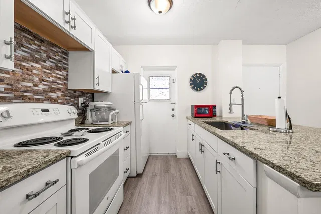 Unit 207 photo 7