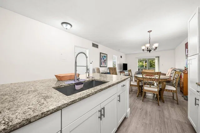 Unit 207 photo 8