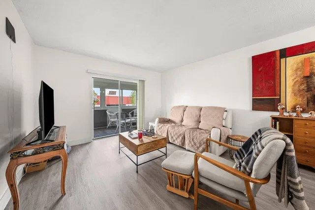 Unit 207 photo 10