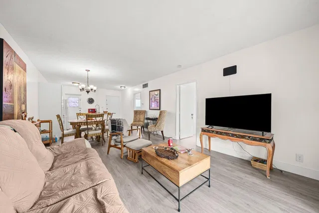 Unit 207 photo 11