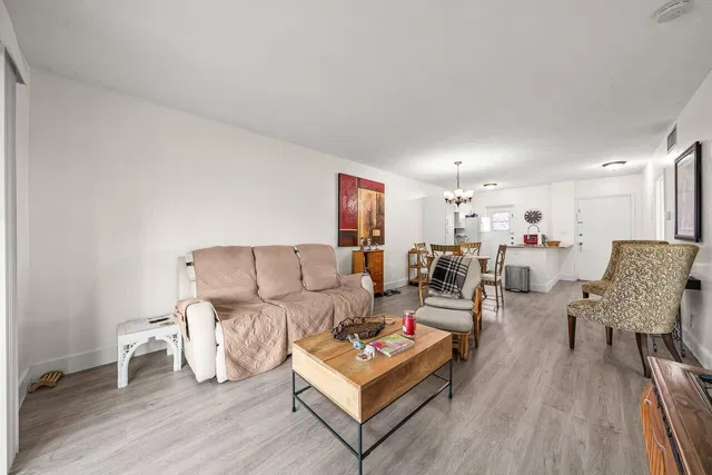 Unit 207 photo 12