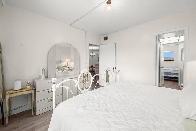 Unit 207 photo 14