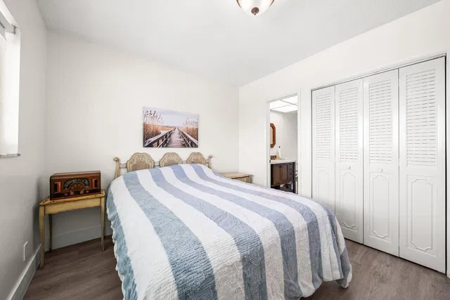 Unit 207 photo 16