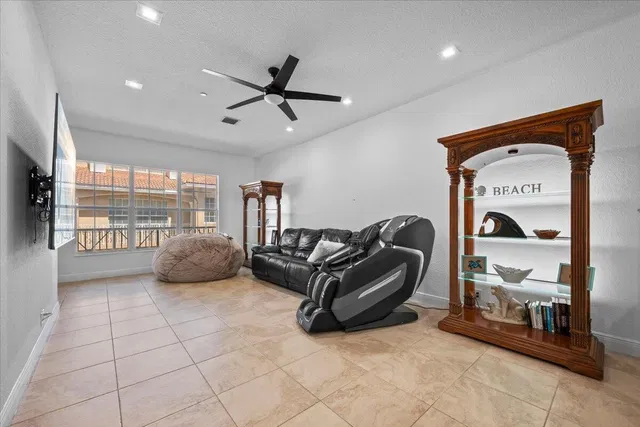 Residence photo 6