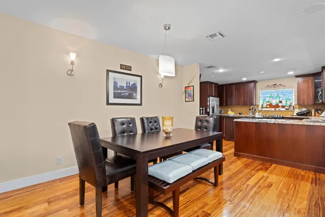 Residence photo 3