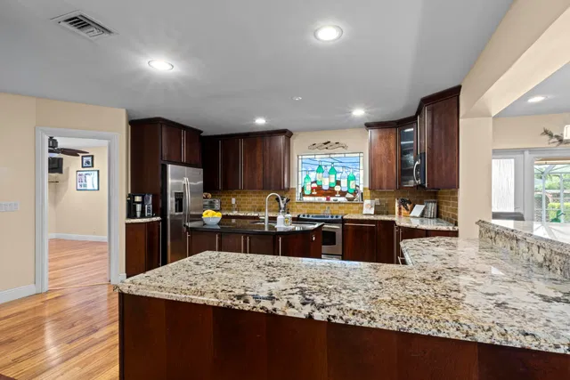Residence photo 5