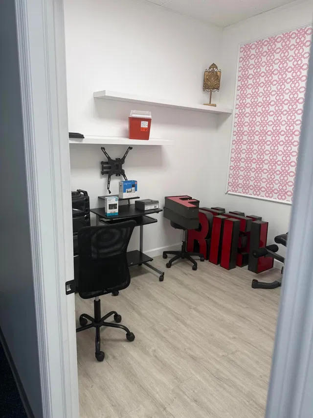  Unit 504 photo 11