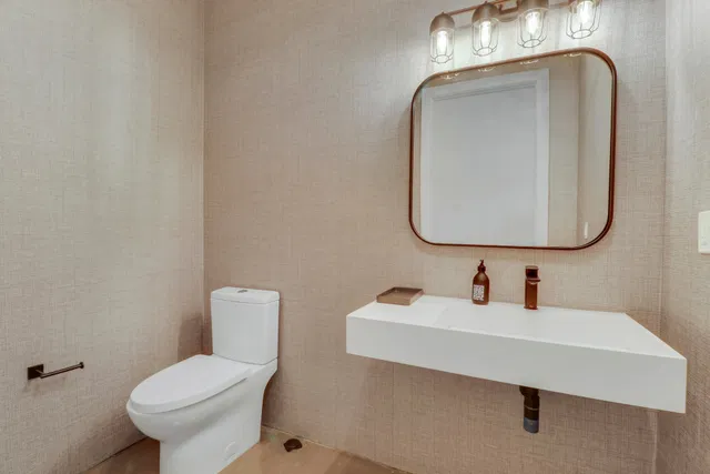 Unit 13 photo 17
