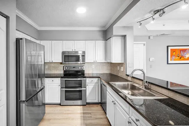 Unit Apt 2212 photo 5