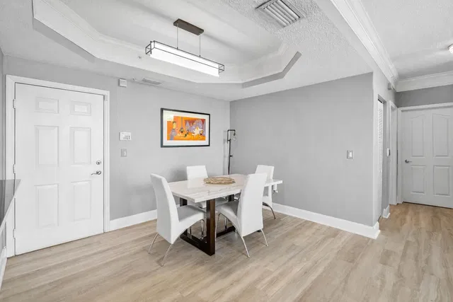 Unit Apt 2212 photo 6
