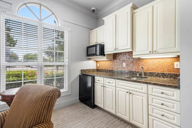 Unit Apt 2212 photo 25