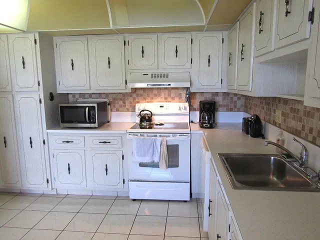 Unit 201 photo 11