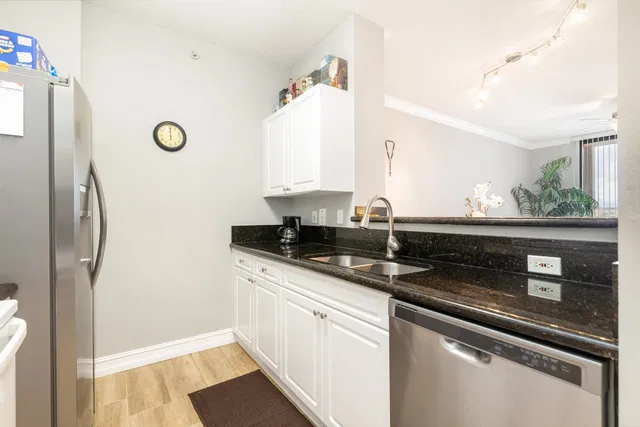 The Tower Condominium at Cityplace Unit 1006 photo 6