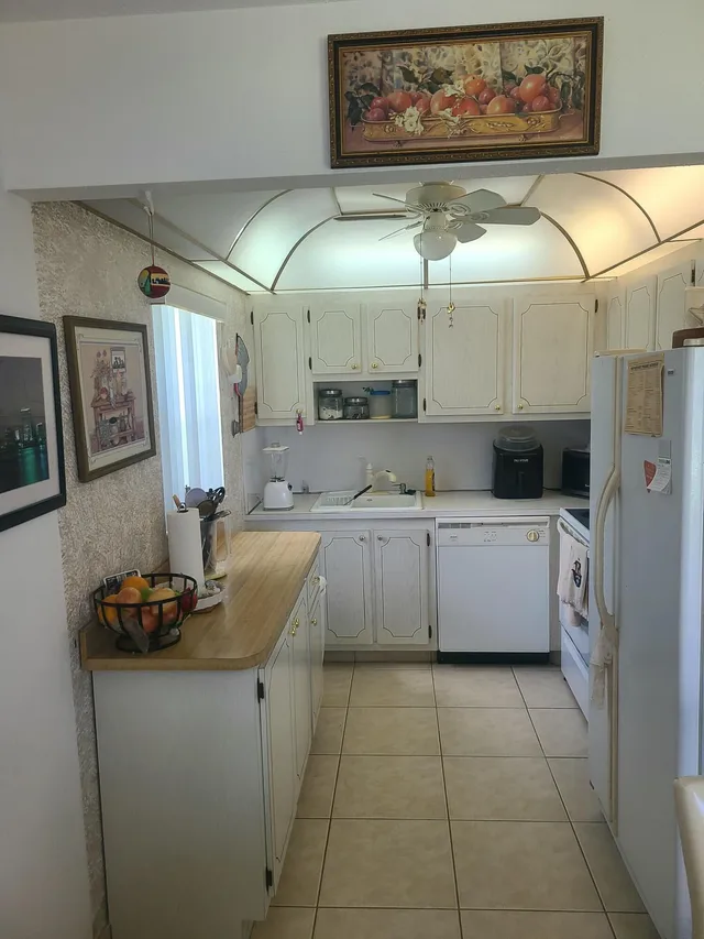Unit 257 photo 2
