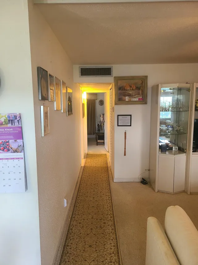 Unit 257 photo 3