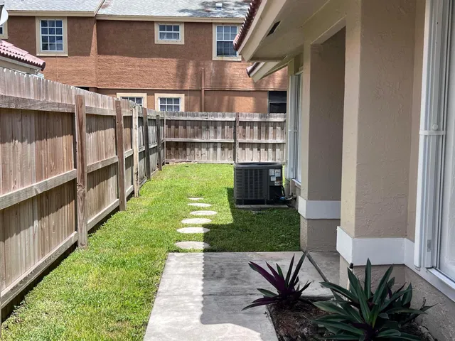 Residence photo 3