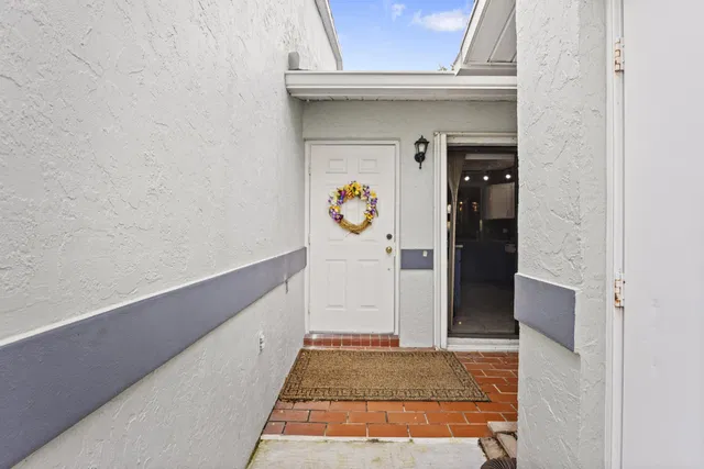  Unit 1601 photo 4