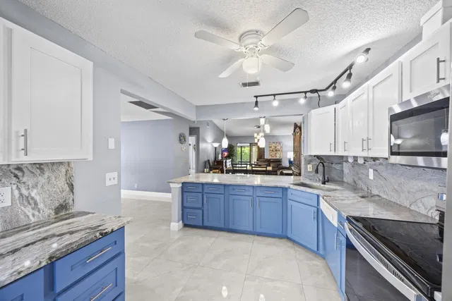  Unit 1601 photo 10