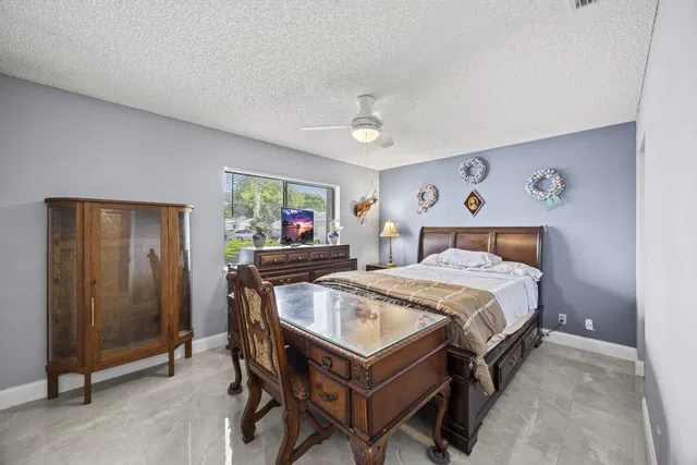  Unit 1601 photo 12