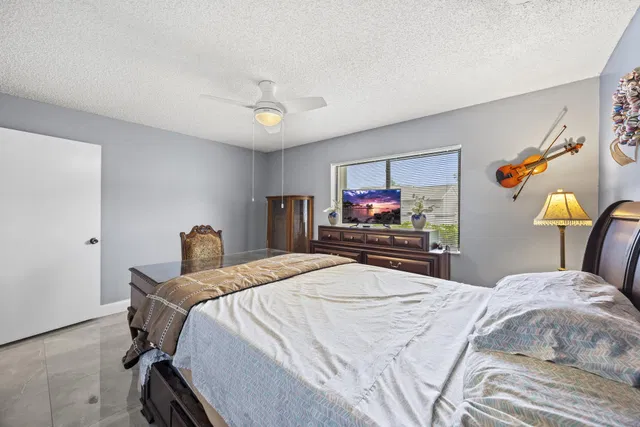  Unit 1601 photo 14