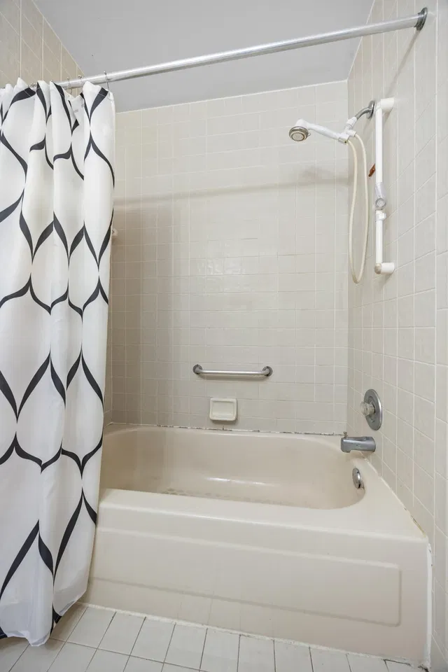  Unit 1601 photo 16