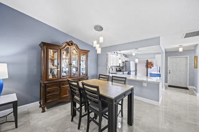  Unit 1601 photo 22