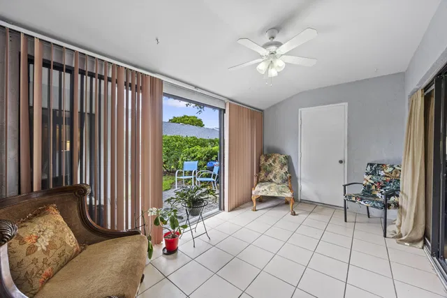  Unit 1601 photo 36