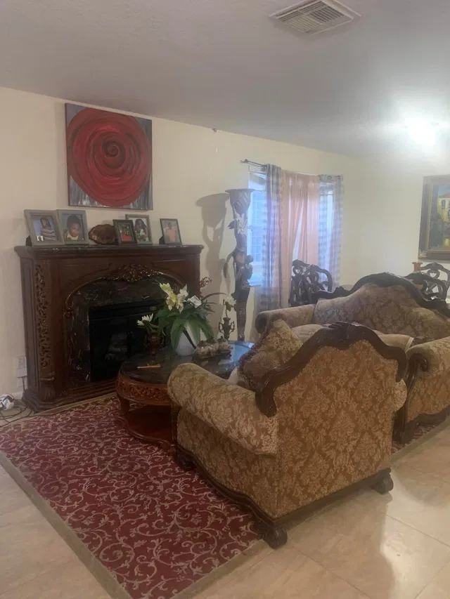 Residence photo 5