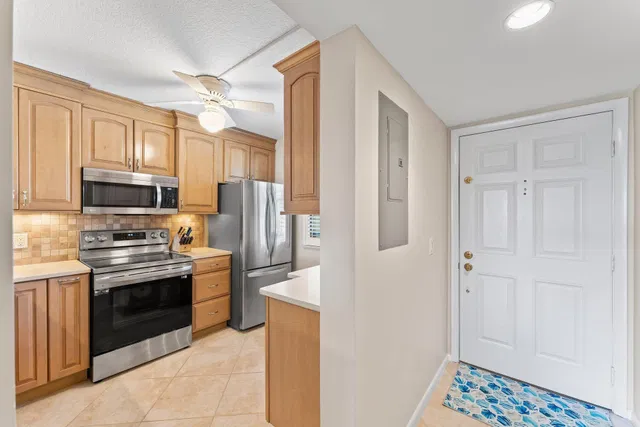 Unit 203 photo 5