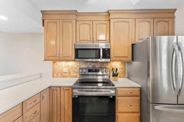 Unit 203 photo 6