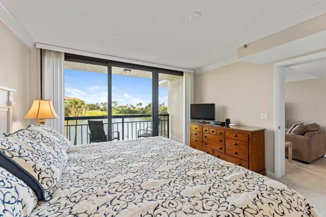 Unit 203 photo 16