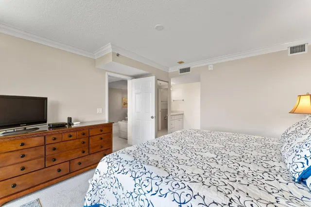 Unit 203 photo 18