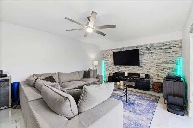 Residence photo 3