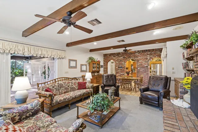 Residence photo 24