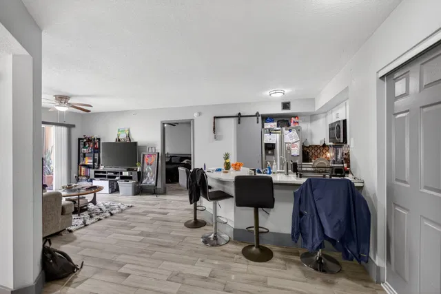 Unit 105 photo 4