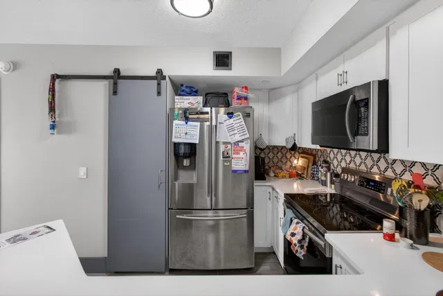 Unit 105 photo 12
