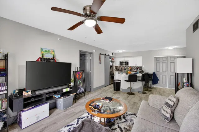 Unit 105 photo 16