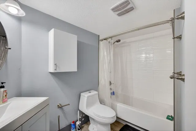 Unit 105 photo 18