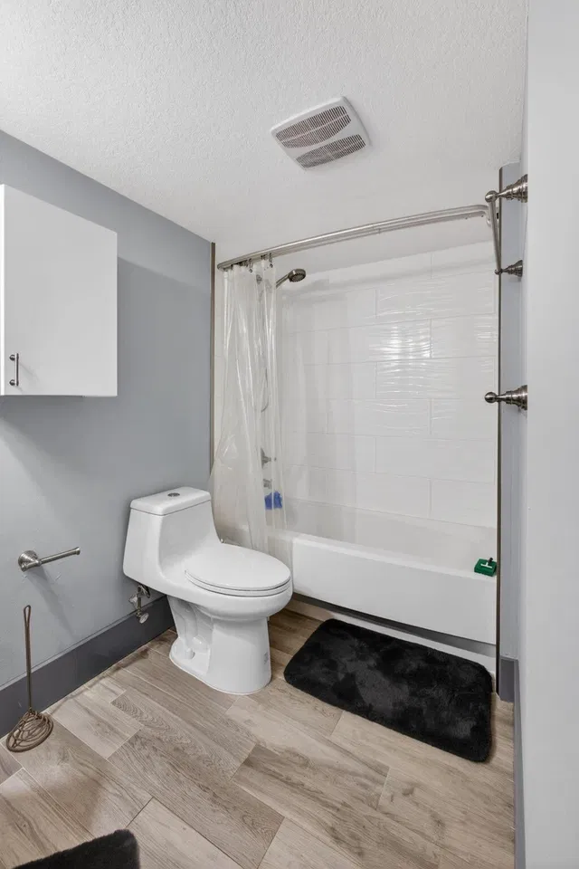 Unit 105 photo 19