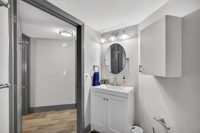 Unit 105 photo 20