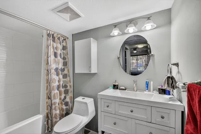 Unit 105 photo 28