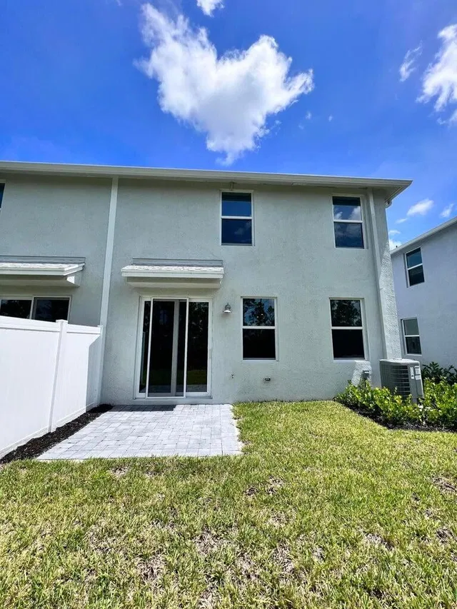  Residence photo 11