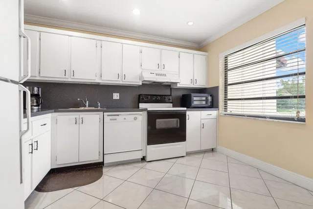 Boca Lago Country Club Homes Unit H photo 13