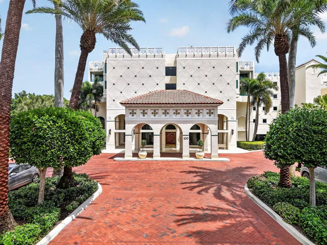 Mizner Court Unit Ph 7 photo 35