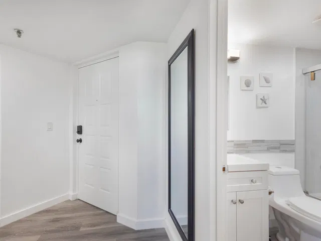 Unit 402 photo 2