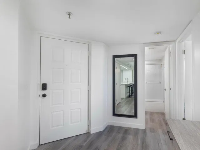 Unit 402 photo 3