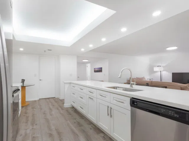 Unit 402 photo 9