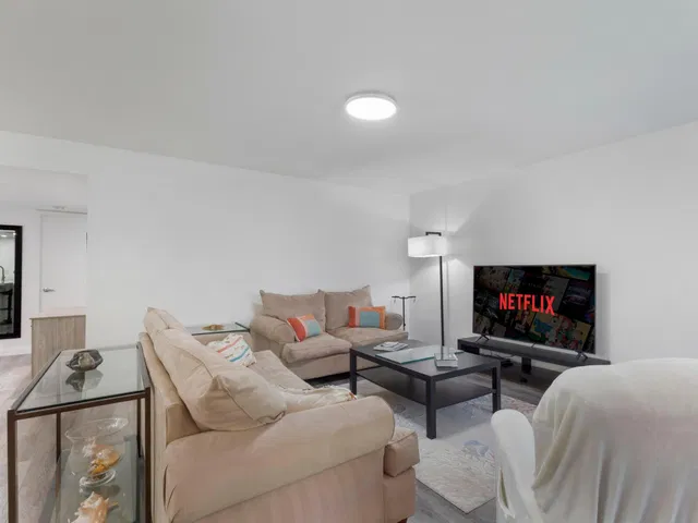 Unit 402 photo 13